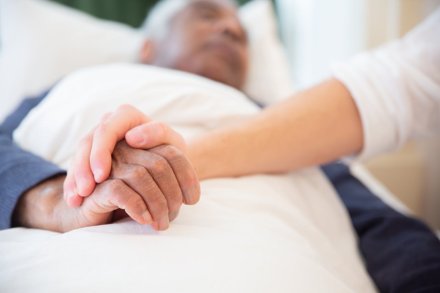 How Home Hospice Care Supports Family Members During Difficult Times