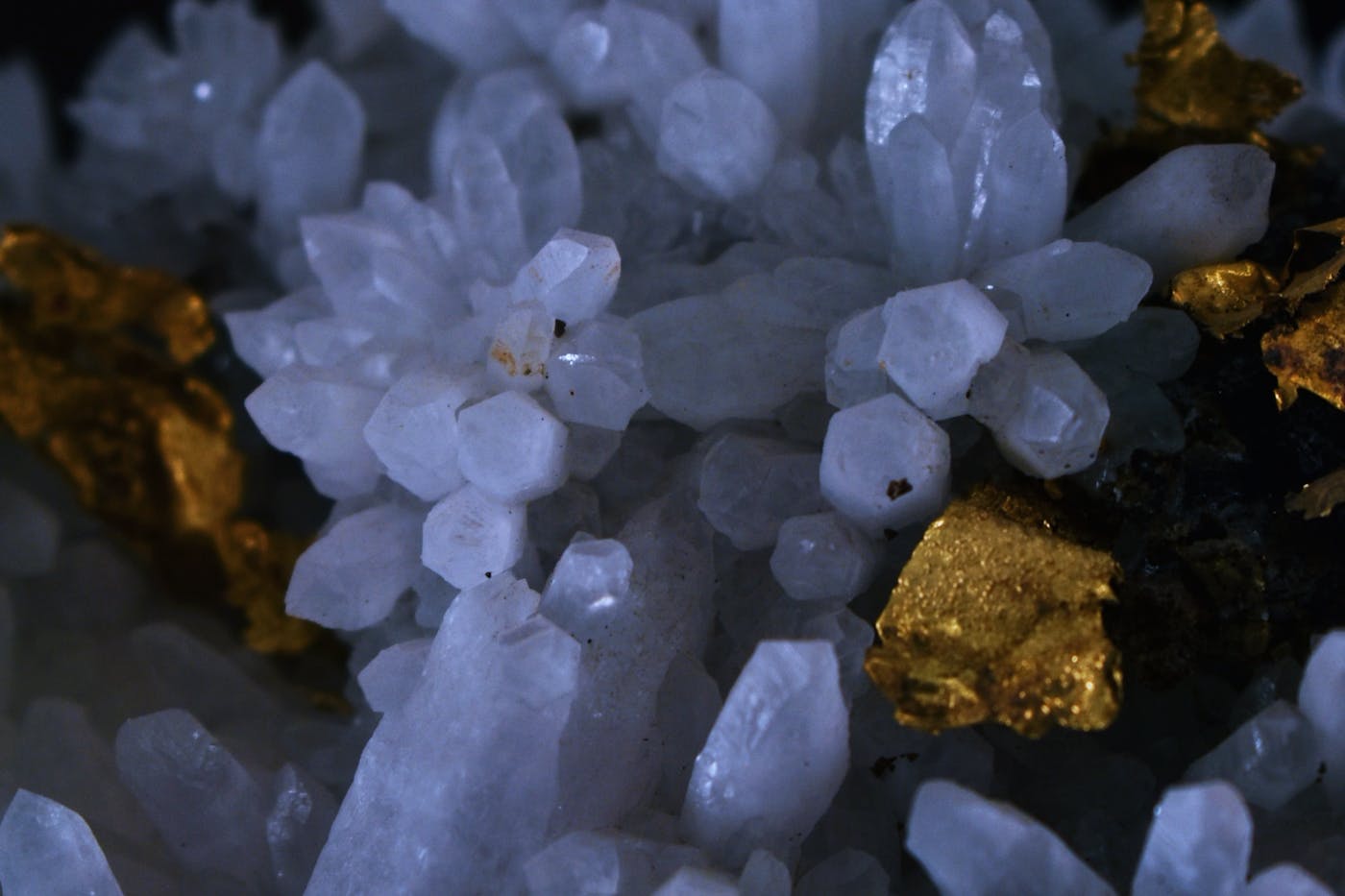 How to Choose the Perfect Healing Stones at a Crystal Shop for Positive Energy