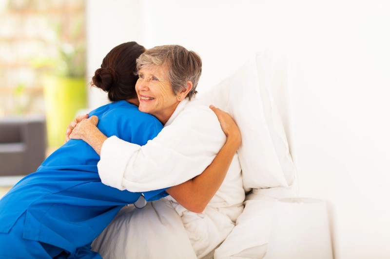 The Benefits of a Smaller, Intimate Staff at a Home-Based Senior Living